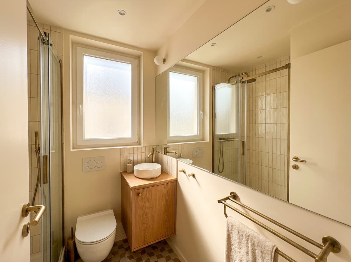 Petite salle de bain optimisée